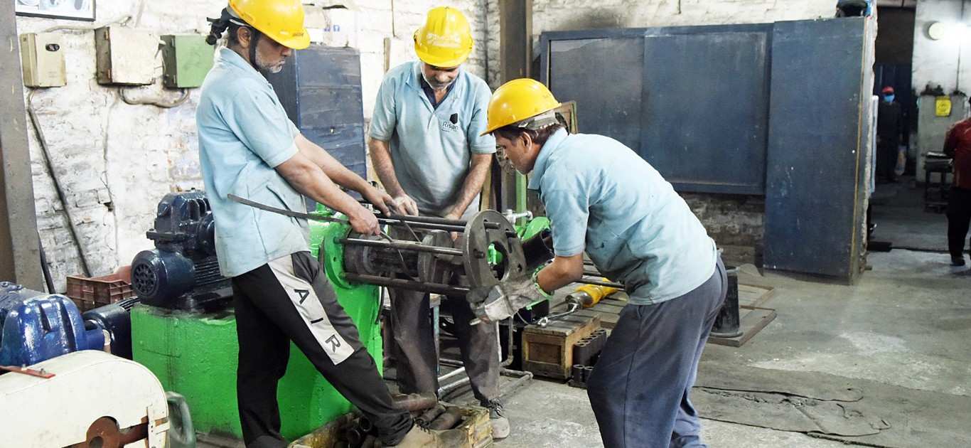 Precision extrusion system for rubber and plastic processing.